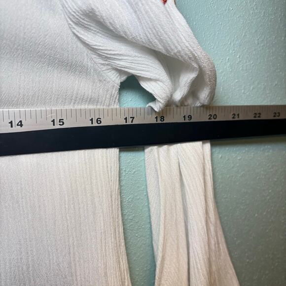 Women's Lulus White Boho Peasant Floral Embroidered Bell Sleeve Tunic Top S - Picture 5 of 7